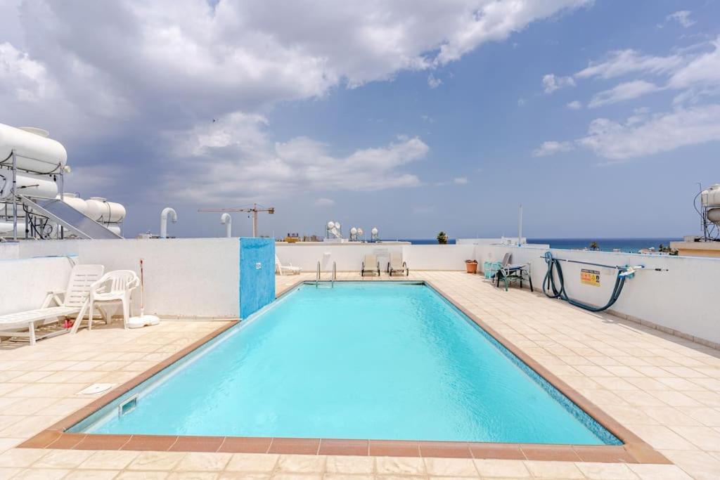 Carisa Downtown With Rooftop Pool Larnaca Bagian luar foto