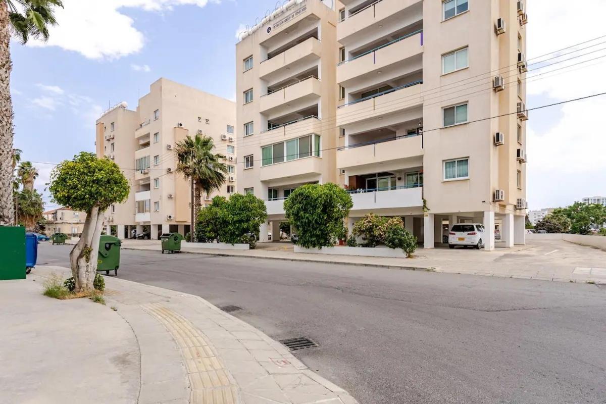 Carisa Downtown With Rooftop Pool Larnaca Bagian luar foto